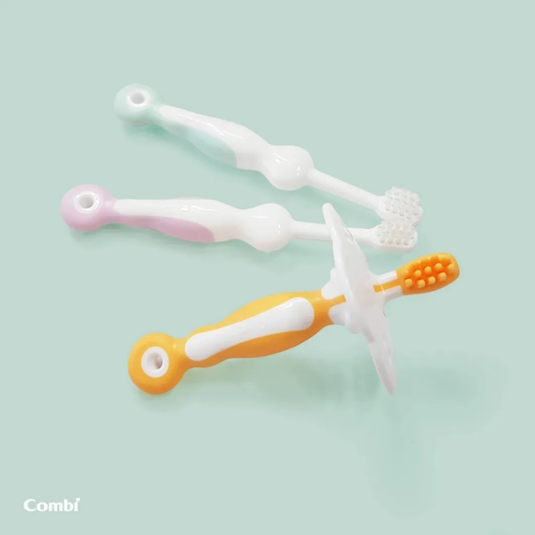 Combi Baby Teteo Baby First Toothbrush Step 1 (6m )