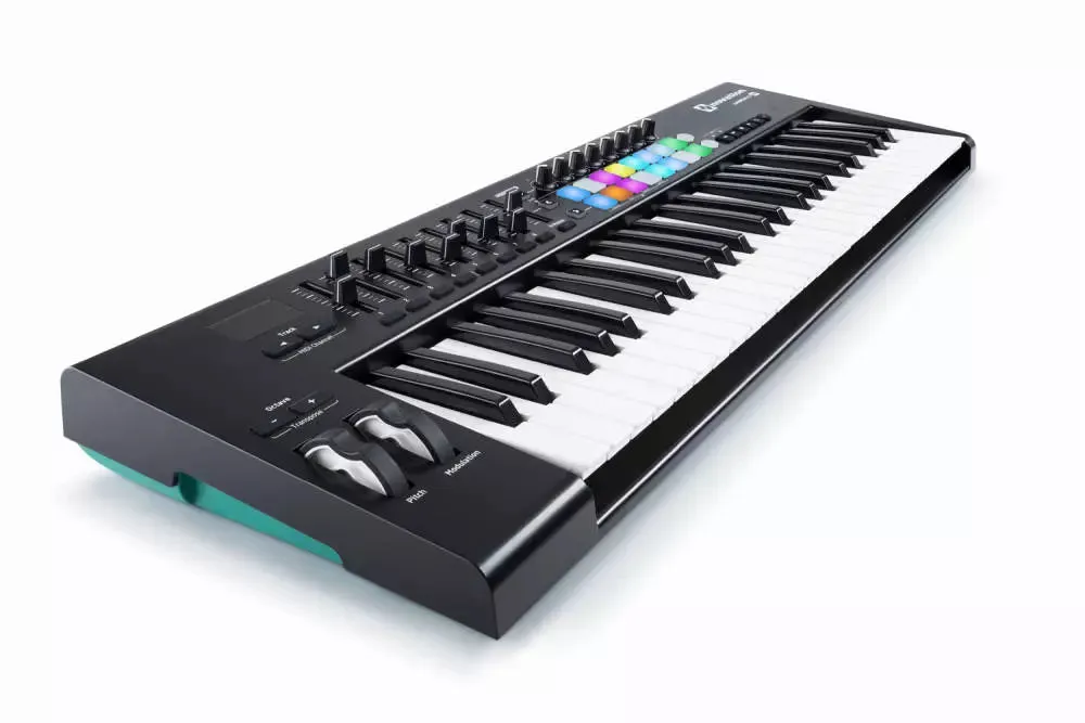 Novation LAUNCHKEY 49 MK2 Keyboard Controller (DEMO)