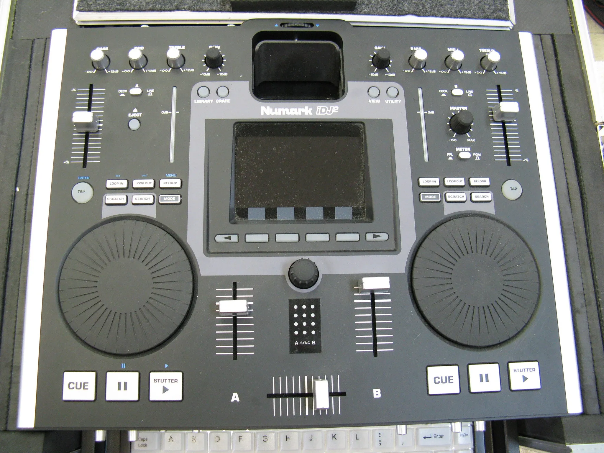 Numark iDJ2 with Keyboard & Case