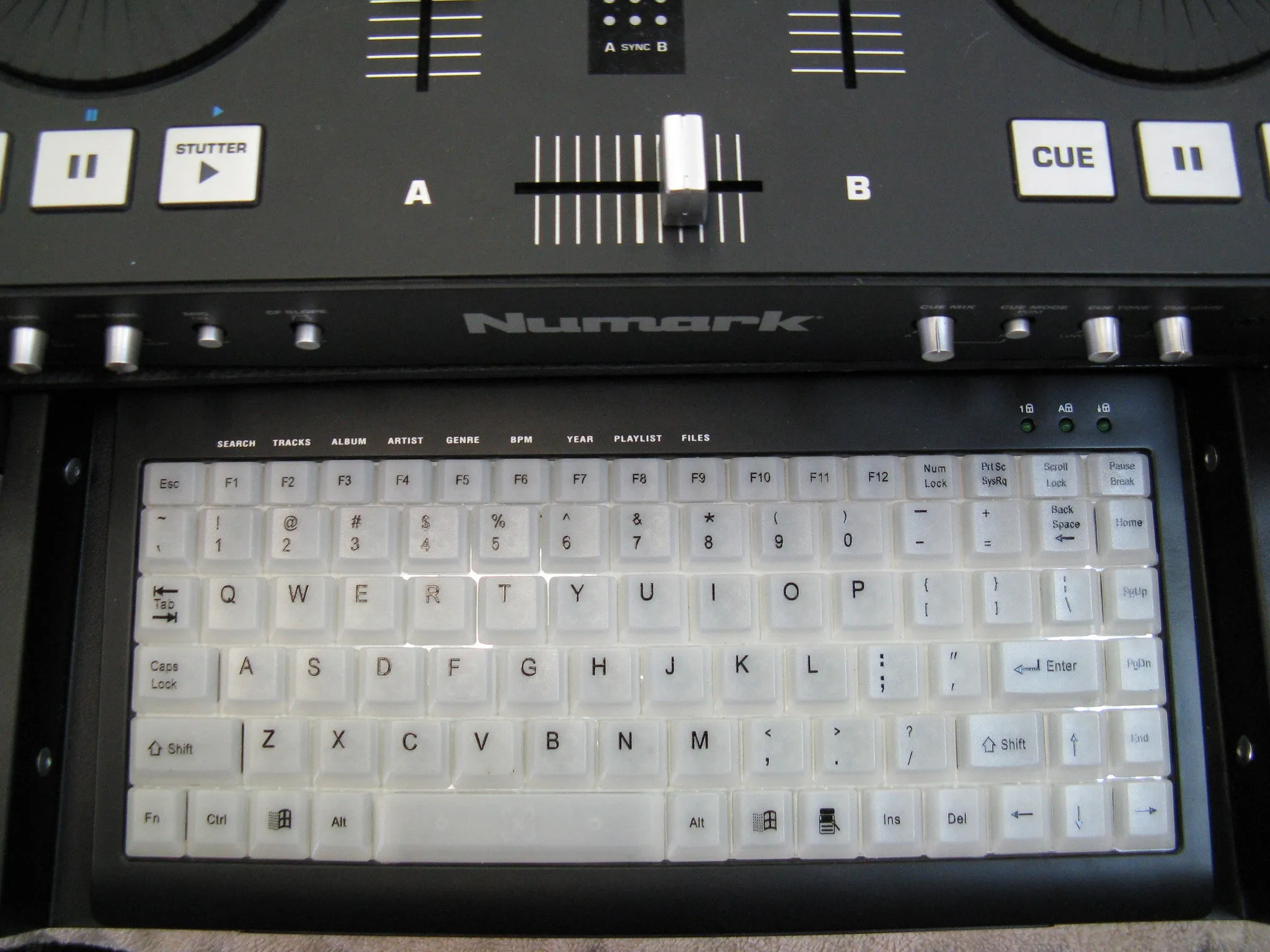 Numark iDJ2 with Keyboard & Case